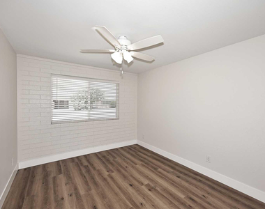 10537 W La Jolla Drive - Photo Thumbnail 39
