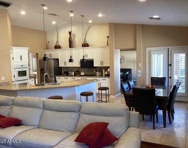 13612 W Windsor Boulevard - Photo Thumbnail 12