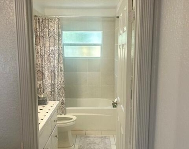 727 Penn Street - Photo Thumbnail 7