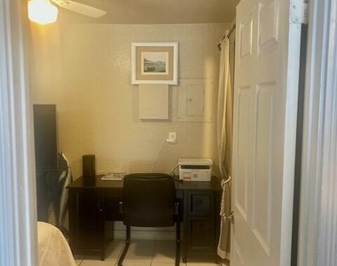 727 Penn Street - Photo Thumbnail 12