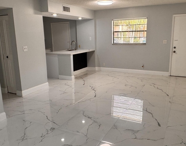 9150 Nw 38th Drive - Photo Thumbnail 14
