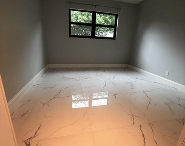 9150 Nw 38th Drive - Photo Thumbnail 4
