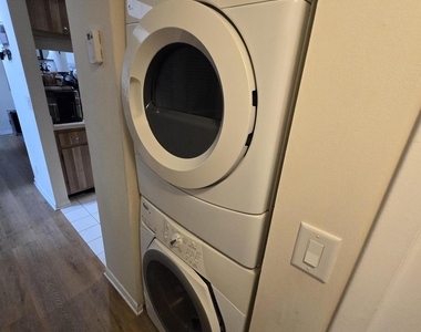 1009 Green Pine Boulevard - Photo Thumbnail 3