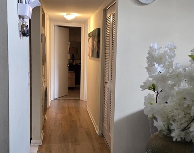 1009 Green Pine Boulevard - Photo Thumbnail 5