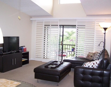 1009 Green Pine Boulevard - Photo Thumbnail 2