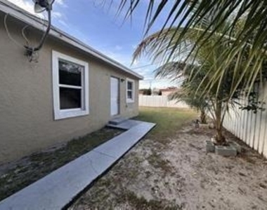 728 Sw 6th Street - Photo Thumbnail 2