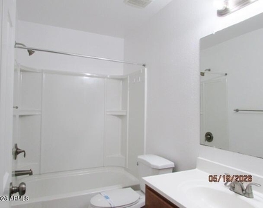 5763 W Freeway Lane - Photo Thumbnail 8