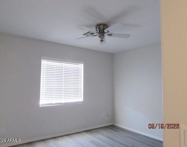 5763 W Freeway Lane - Photo Thumbnail 7
