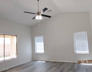 5763 W Freeway Lane - Photo Thumbnail 12