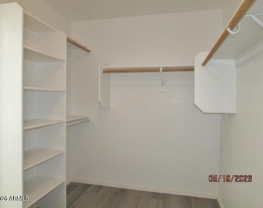 5763 W Freeway Lane - Photo Thumbnail 11