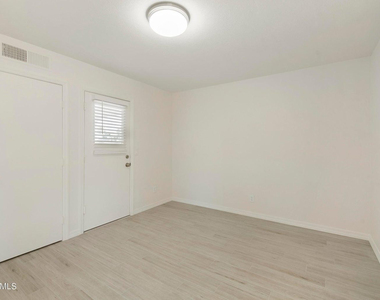 3316 E Helena Drive - Photo Thumbnail 5