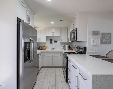 4351 N 36th Street - Photo Thumbnail 2