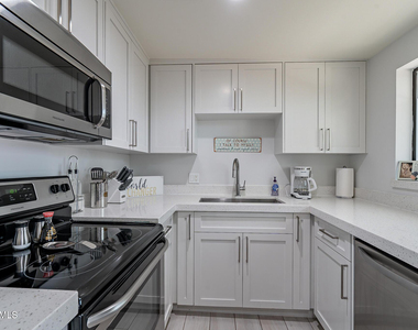 4351 N 36th Street - Photo Thumbnail 8