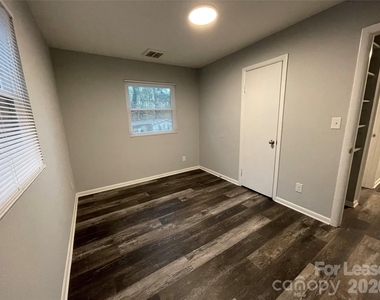 2815 Ravencroft Drive - Photo Thumbnail 16