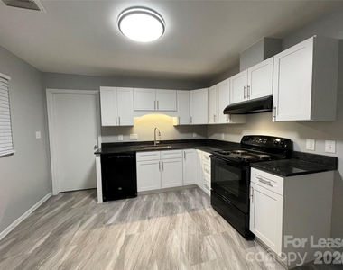 2815 Ravencroft Drive - Photo Thumbnail 5