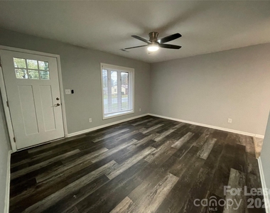 2815 Ravencroft Drive - Photo Thumbnail 3