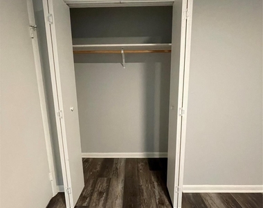 2815 Ravencroft Drive - Photo Thumbnail 13