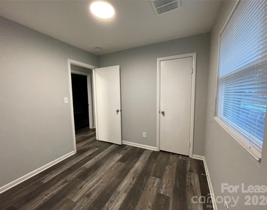 2815 Ravencroft Drive - Photo Thumbnail 14