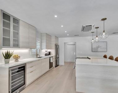 530 Nw 14th Street - Photo Thumbnail 7