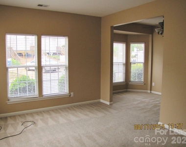 18040 Delmas Drive - Photo Thumbnail 5