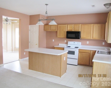 18040 Delmas Drive - Photo Thumbnail 8