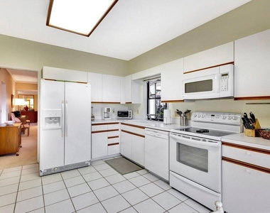 16050 W Bay Drive - Photo Thumbnail 8