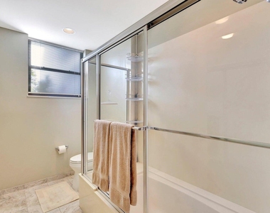 16050 W Bay Drive - Photo Thumbnail 15