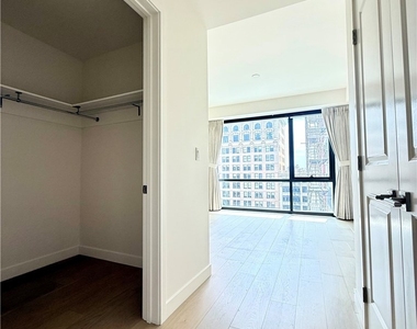 400 S Broadway - Photo Thumbnail 25