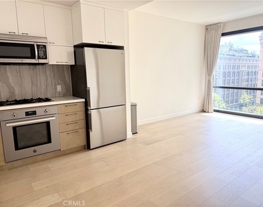400 S Broadway - Photo Thumbnail 23