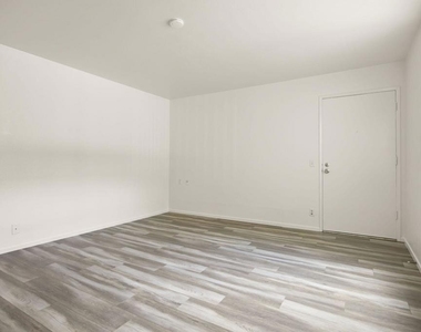 1381 E Santa Clara Street - Photo Thumbnail 4