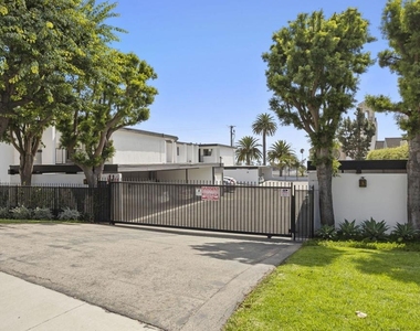 1381 E Santa Clara Street - Photo Thumbnail 16