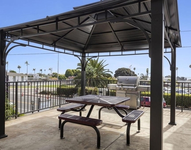 1381 E Santa Clara Street - Photo Thumbnail 9