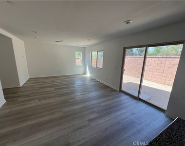 24024 Roybal - Photo Thumbnail 4