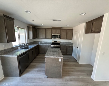 24024 Roybal - Photo Thumbnail 2
