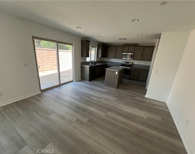 24024 Roybal - Photo Thumbnail 3