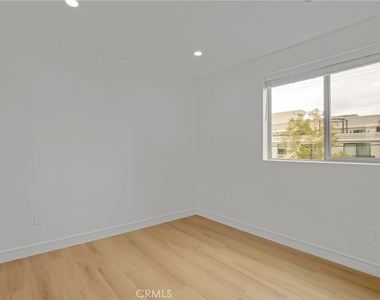 5222 Strohm Avenue - Photo Thumbnail 19