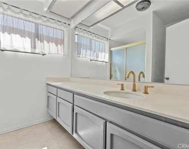12540 Burbank - Photo Thumbnail 6