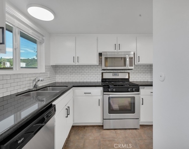 17847 Beneda Ln - Photo Thumbnail 2