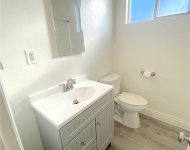 2115 Placentia Avenue - Photo Thumbnail 9