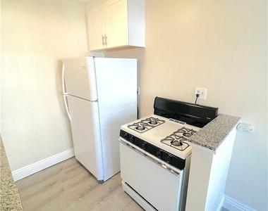 2115 Placentia Avenue - Photo Thumbnail 7