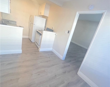 2115 Placentia Avenue - Photo Thumbnail 4
