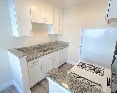 2115 Placentia Avenue - Photo Thumbnail 6