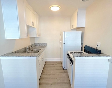 2115 Placentia Avenue - Photo Thumbnail 5