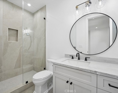 4539 Longridge Avenue - Photo Thumbnail 20
