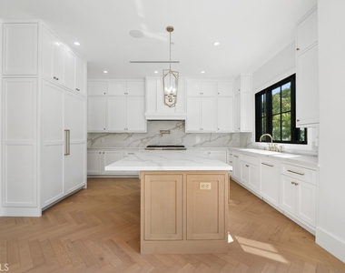 4539 Longridge Avenue - Photo Thumbnail 7