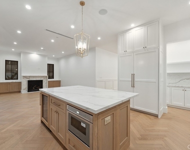 4539 Longridge Avenue - Photo Thumbnail 9