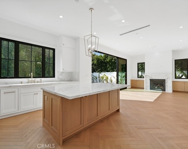 4539 Longridge Avenue - Photo Thumbnail 3