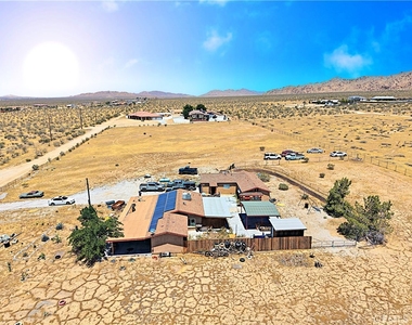 17601 Sycamore Lane - Photo Thumbnail 2