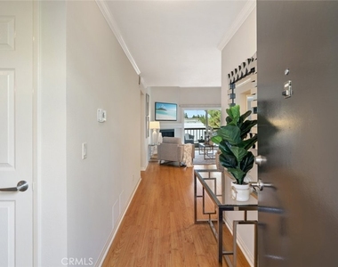 5500 Owensmouth Avenue - Photo Thumbnail 1