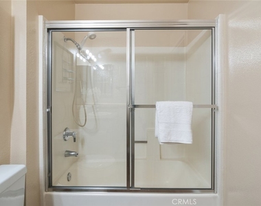 5500 Owensmouth Avenue - Photo Thumbnail 2